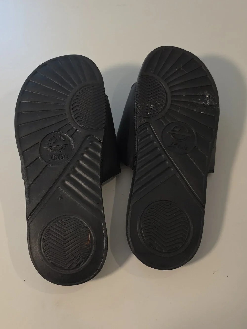 ISlide University of Miami Hurricanes Blackout Slide Sandals US 11 Like New